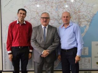 Prefeito Dionisio visitou a Secretaria dos Transportes do Estado