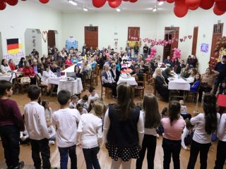 Escola Municipal de Ensino Fundamental Professora Eida da Silveira realizou a primeira homenagem em comemoração ao dia das mães