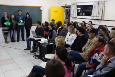Escola Municipal de Ensino Fundamental Professora Eida da Silveira realizou reunião de pais
