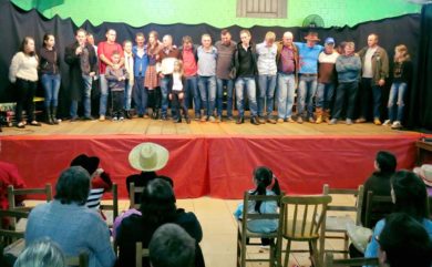 Comunidade de Linha Colorado realizou Festa Junina com apresentações teatrais