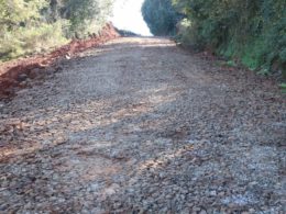 Prefeitura realiza manutenção de estradas do interior