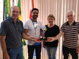 SESC entregou troféu do Dia do Desafio à Prefeitura de Lagoa dos Três Cantos