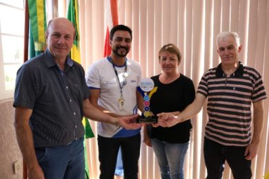 SESC entregou troféu do Dia do Desafio à Prefeitura de Lagoa dos Três Cantos