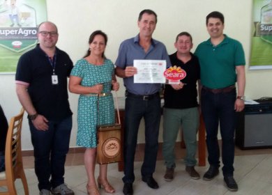 JBS/Seara premia avicultor de Lagoa dos Três Cantos