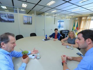 Administração esteve em Porto Alegre para tratar de assuntos de interesse da comunidade trescantense