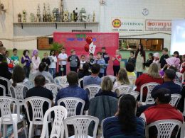 Escola Dona Leopoldina realizou apresentações em homenagem ao Dia das Mães