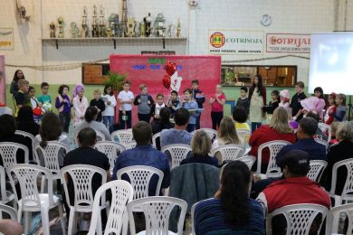 Escola Dona Leopoldina realizou apresentações em homenagem ao Dia das Mães