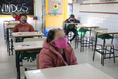 Segunda-feira foi de volta às aulas nas escolas municipais de Lagoa dos Três Cantos