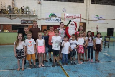 Confraternização reúne comunidade escolar da EMEF Dona Leopoldina