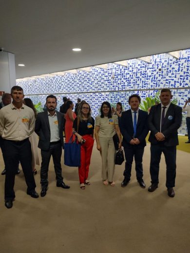 Prefeito Sergio com outros prefeitos da AMAJA na mobilização
